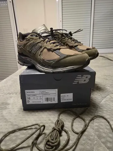 New Balance 2002R