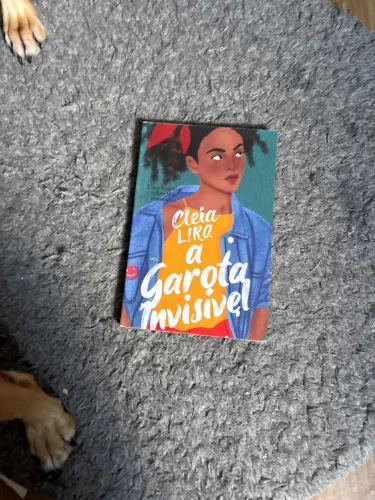 Livro ?A garota invisível?