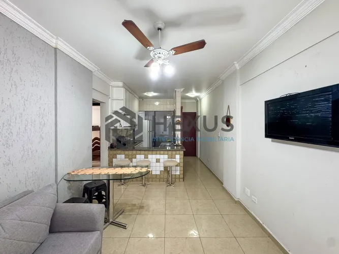 Apartamento com varanda e lazer no Tombo, Guarujá