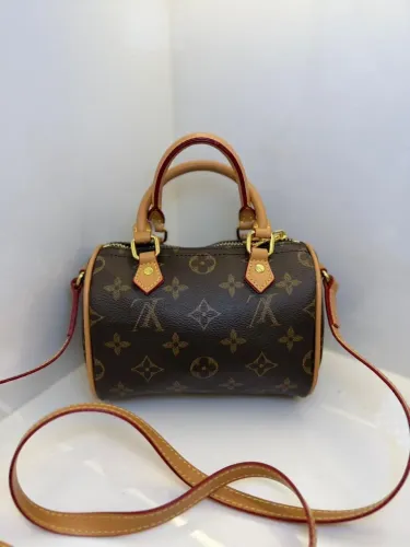 Louis Vuitton Speedy nano 