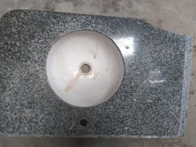 Vende se uma pra banheiro
