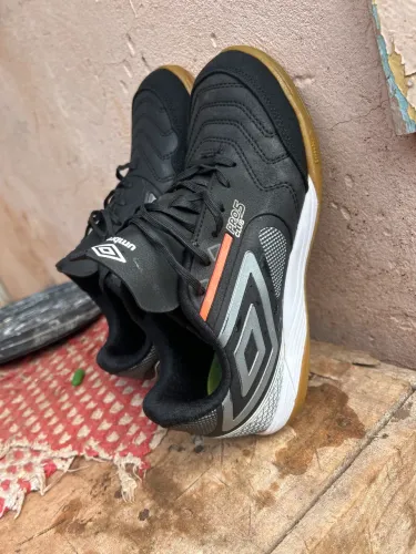 Chuteira futsal pro 5 clube umbro, tamanho 38