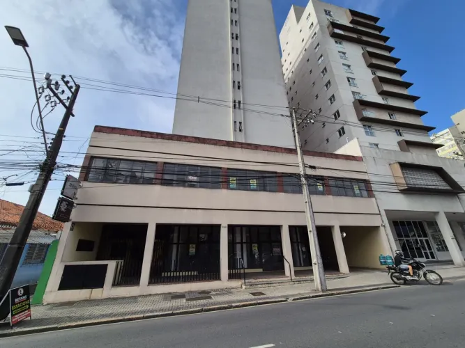 Espaço comercial de 122 m² no Cristo Rei | 3 salas e 1 vaga