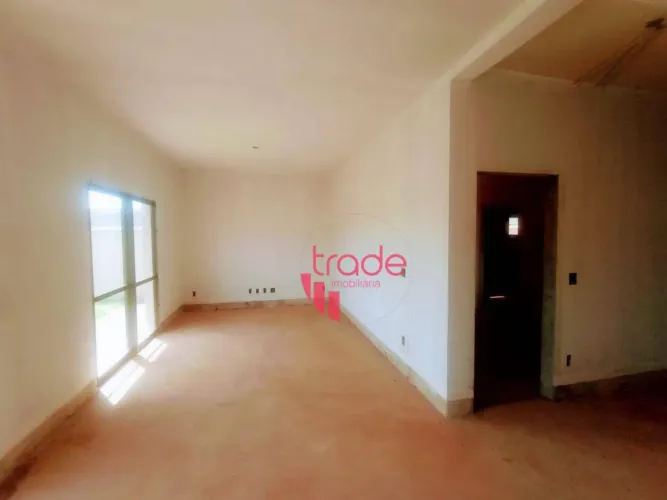Casa à Venda em Condomínio Fechado com 03 Suítes no Bairro Vila do Golf com Escritório.