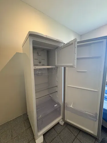 Geladeira Electrolux Frost Free 322L - COM DEFEITO