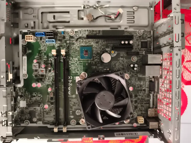 Placa mãe ruim+ processador i3 7 geração+ cooler + gabinete prodesk HP