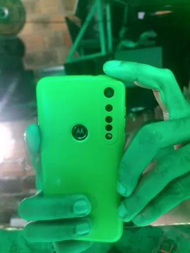 Moto g8 plus 64gb {R$ 550} capa+carregador!!!
