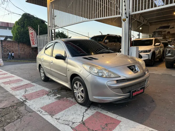 Peugeot 207 Sedan Passion XR 1.4 Flex 8V 4P 2012