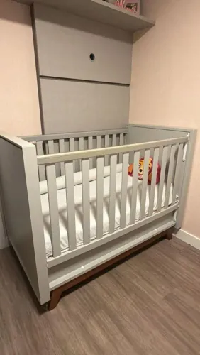 Berço com colchão de bebê ortopédico 