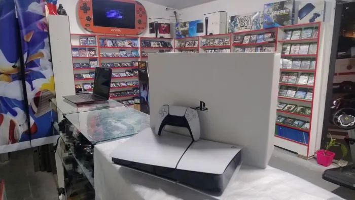 PS5 SLIM DIGITAL COM GARANTIA.TROCO POR SÉRIES+ VOLTA. LOJA FÍSICA