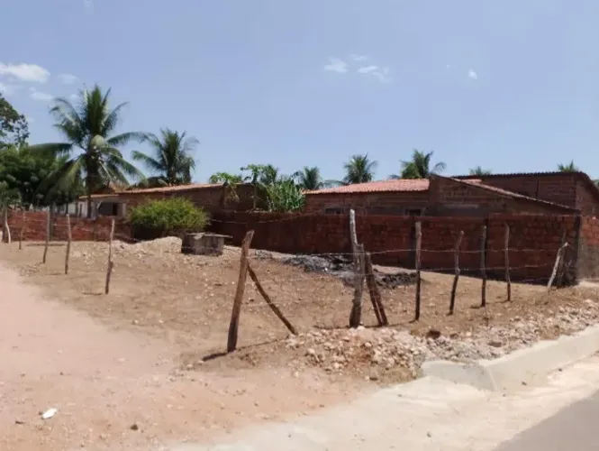 TERRENO LOCALIZADO NO SETOR D2 (12X21M) SENTIDO SETOR É