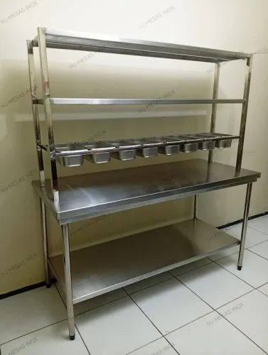 Mesa condimentadora com prateleira
