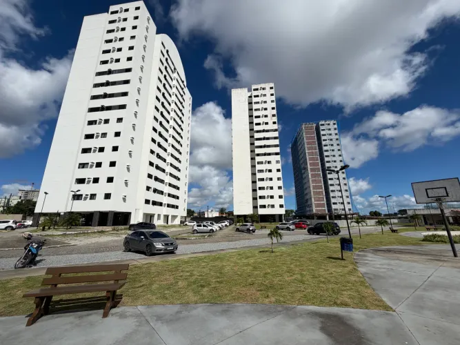 Alugo apartamento no Antares ao lado do shopping Pátio 2/4 1 banheiro, Nascente e Lazer