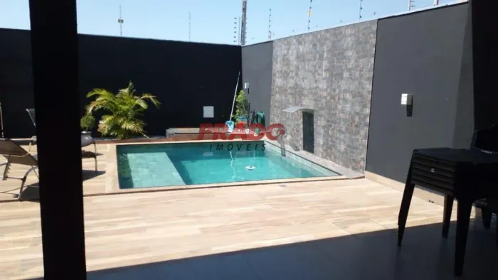 Chácara à venda em Maringá, Florais de Maringá, com 2 suítes, com 200 m²