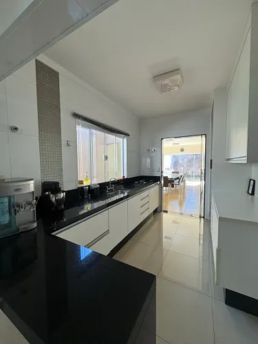 Linda casa no Laranjeiras ( Próx ao Shopping Jaraguá )