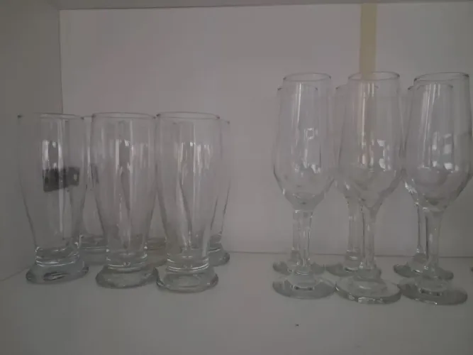 Vende-se jogos de tulipas, taças, copo de wiskhey e xícara de Coffee (3) importada.