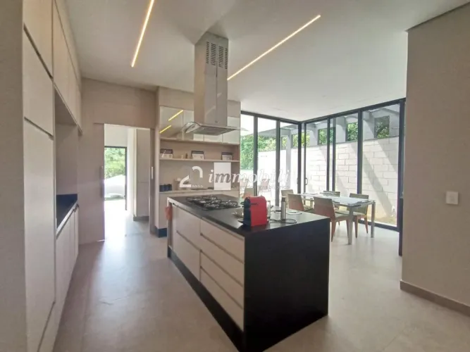 Casa à venda em Cotia, Granja Viana, com 3 suítes, com 156 m², Gramado