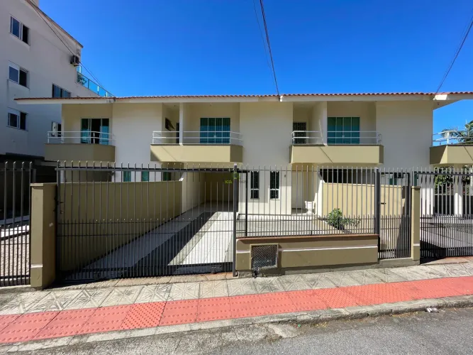 CASA GEMINADA COM 3 QUARTOS PARA LOCAÇÃO EM BARREIROS!!