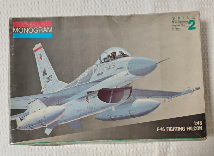 Kit F- 16 Fighting Falcon 1/48