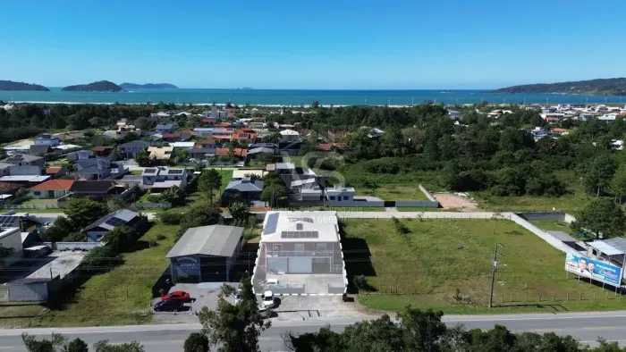 PRÉDIO COM 5 APARTAMENTOS + CASA COM PISCINA NA PRAIA DO SONHO INVESTIMENTO NO LITORAL DE