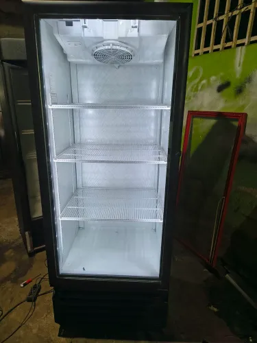 Vendo freezer Expositor metalfrio de 589 litros funcionando perfeitamente