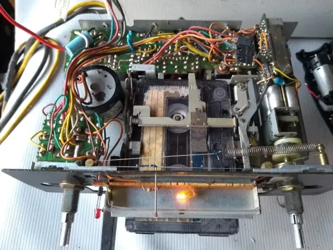 Conserto rádios, microondas, tvs, microsystem, mesas, amplificadores e eletroeletrônicos!