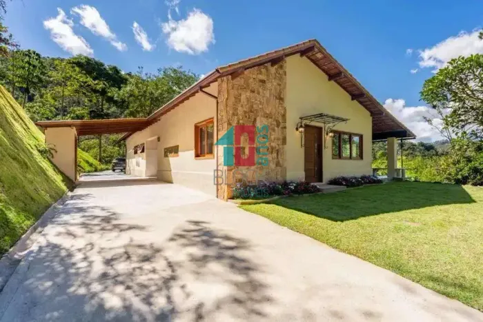 Itaipava | Casa 3 quartos, sendo 3 suites