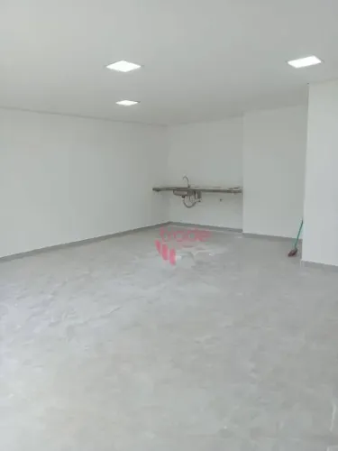 Salão Comercial para Locação de 50m² no Bairro Ribeirânia em Ribeirão Preto Salão Amplo.