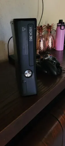 XBOX 360 SLIM 530 GB IMPECÁVEL
