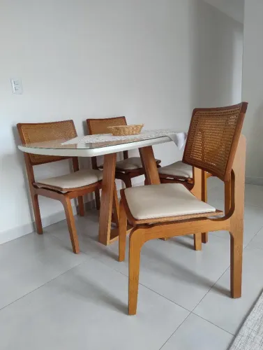 Mesa de jantar 4 cadeiras 
