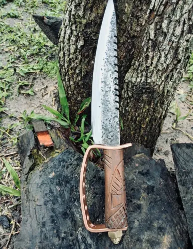 Faca Artesanal Esportiva Bowie em Aço Carbono com Cabo em Madeira Nobre