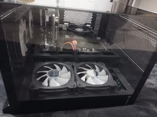  PC Gamer Ryzen 5 4600G + RX 560 4GB + 16GB RAM
