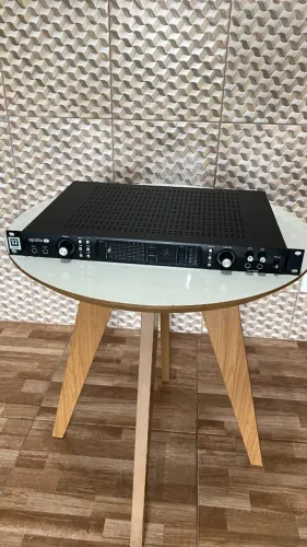 Interface Universal Audio Apollo 8 UAD-2 Quad Preto - DSP Plugins Originais Inclusos