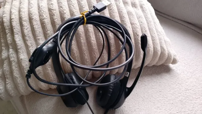 Headset Logitech H390 USB com microfone e controle de volume