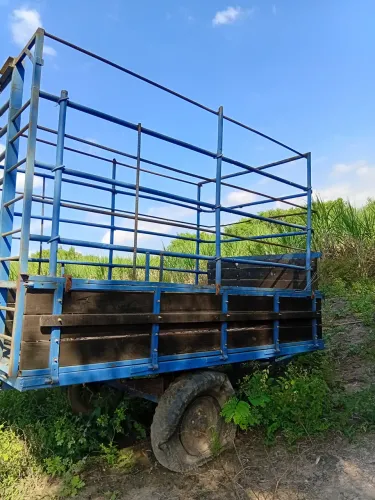 Vendo uma carreta com gaiola reformada