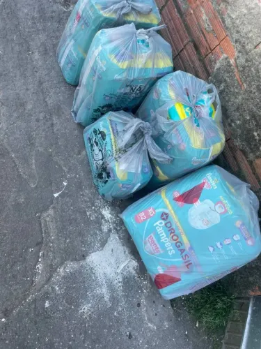 9 PACOTES DE FRALDAS NOVOS, 5 TAMANHO G E 4 TAMANHO XG