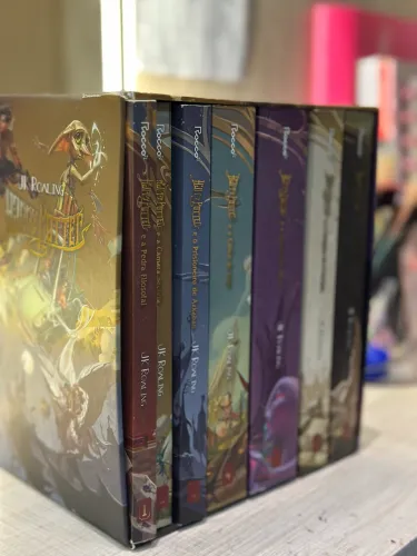 Vende-se box de livros Harry Potter versão tailandesa (semi-novo)