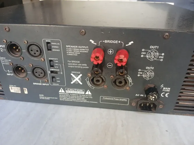 Amplificador de potencia profissional 