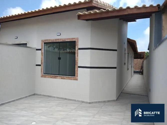 Casa à venda no Balneário Tupy, Itanhaém 2 quartos, piscina e quintal
