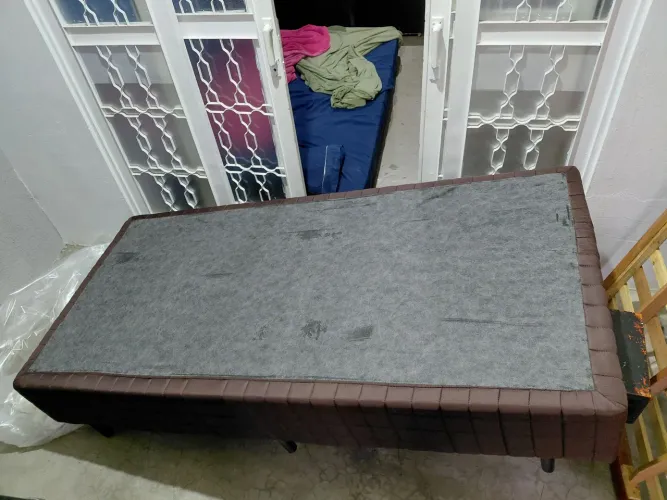 Base Box para colchão solteiro - cor marrom - excelente estado