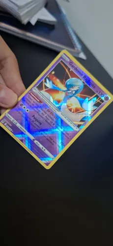 Gardevoir Radiante 069/196 - Carta Pokemón TCG