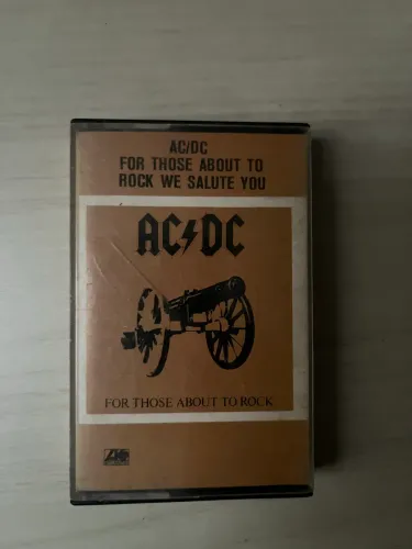Fita K7 do álbum For Those About to Rock (We Salute You) AC/DC