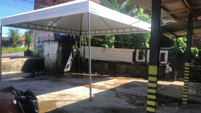 Tenda reforçada semi nova