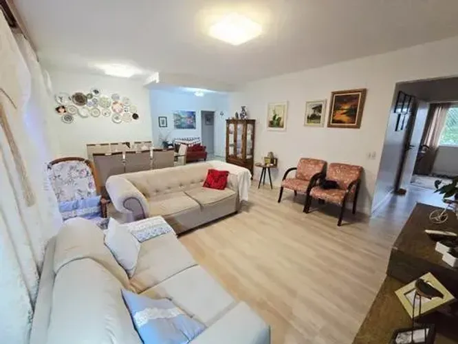 Balneário do Estreito - Amplo apartamento, ao lado da Beira-Mar Continental.