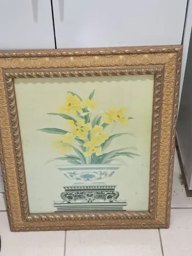 belo quadro decorativo, linda moldura, retirada em copacabana. moldura com vidro.