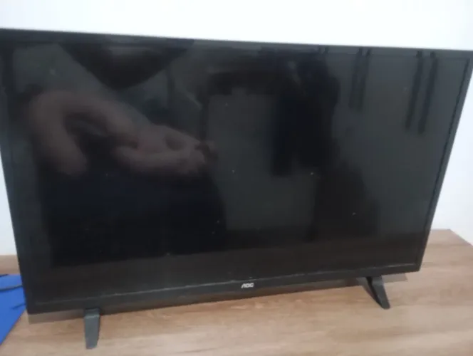 TV AOC retirada de peças