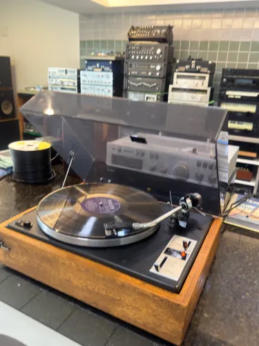 Lindíssimo, raro e perfeito Toca Disco Sansui Belt Drive SR-2050(revisado)!