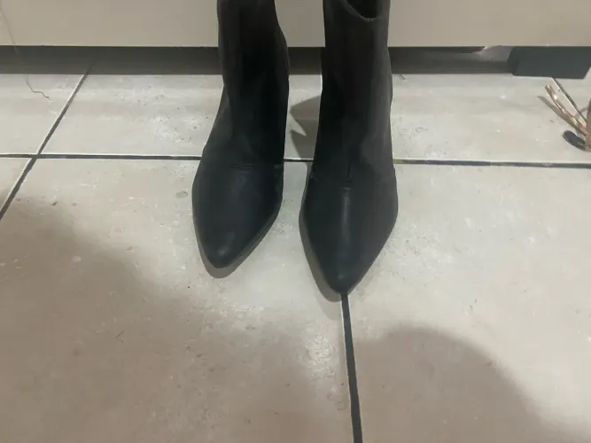 Bota bico fino tamanho 38