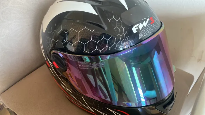Capacete FW3 com viseira cromada