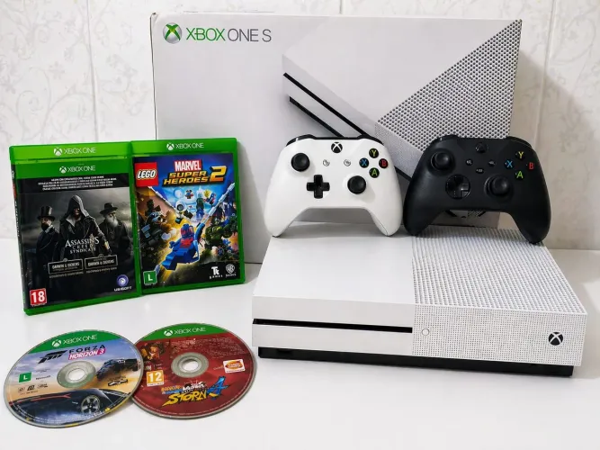 Xbox One S 1TB + 2 Controles + 4 Jogos (Forza Horizon 3 incluso)